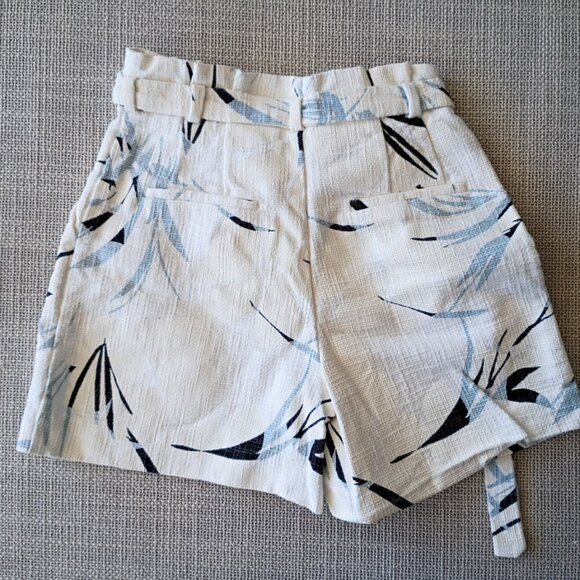 ZARA Women’s XS Tweed Blend High Waist Shorts – Belted Botanical Print - Picture 2 of 5